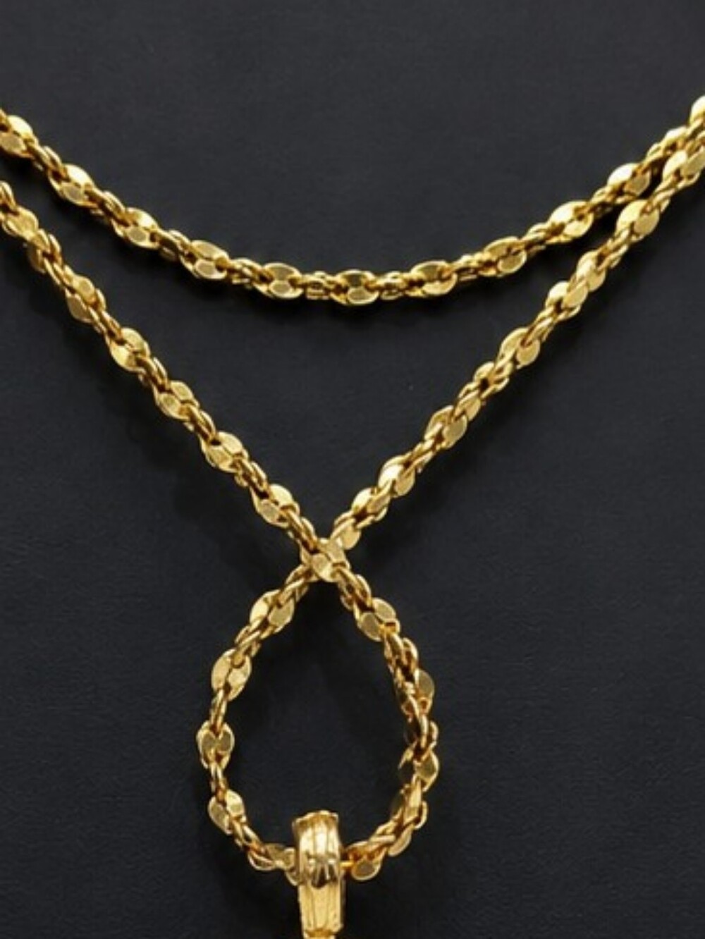 Vintage Crown Trifari Mid Century Pendant Necklace Gold Tone Openwork Textured - Picture 4 of 4
